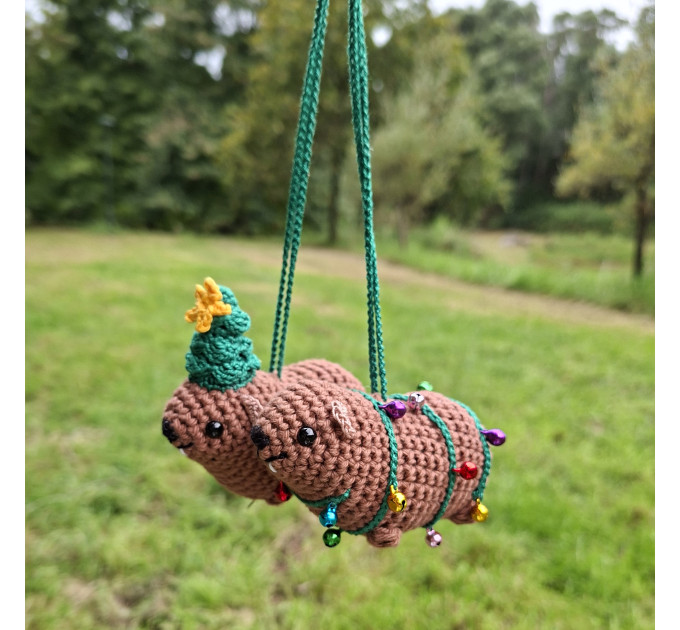Crochet Awawa in Christmas Lights – A Tiny Holiday Companion