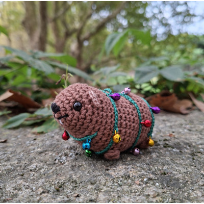 Crochet Awawa in Christmas Lights – A Tiny Holiday Companion